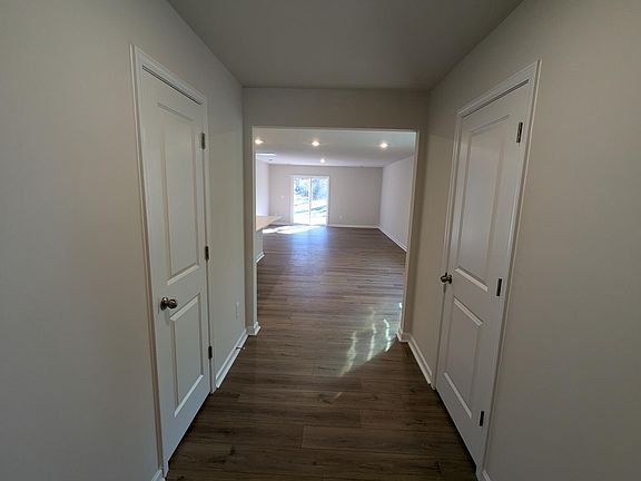 3rd image of 133 Clairvale Ct