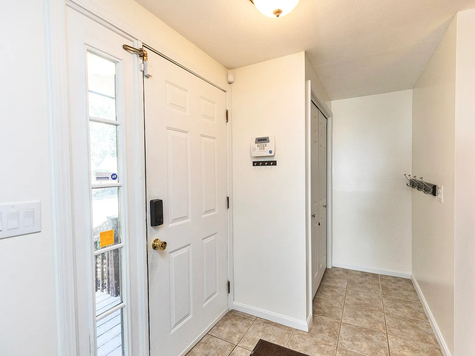 3 bed, 2.5 bath, 2063 sqft, $3,950 — Photo 4