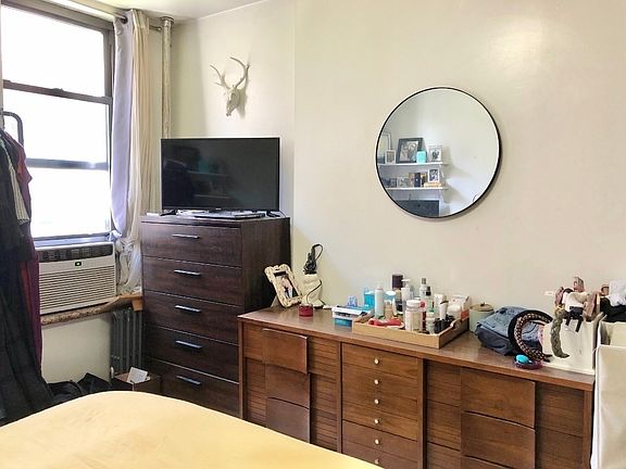 2nd image of 146 Forsyth St APT 4B