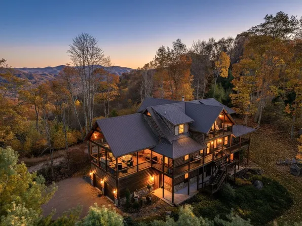 7464 Callalantee Dr, Mountain City, TN 37683