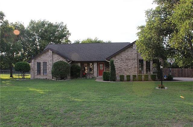 1st image of 210 Maple Dr