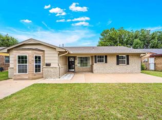 5715 NW Chestnut Ln, Lawton, OK 73505
