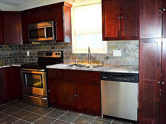 4th image of 668 Fruit Hill Ave