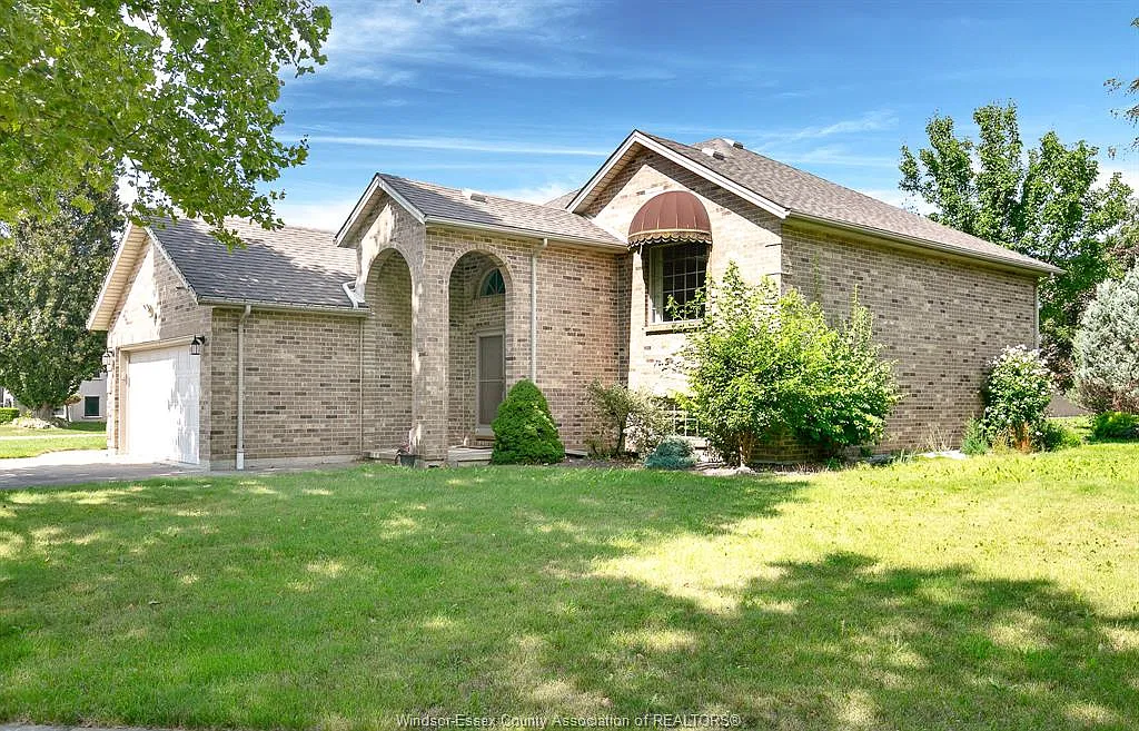 5 bed, $3,195 — Photo 1