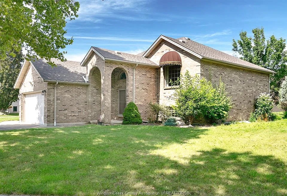 938 Imperial Cres