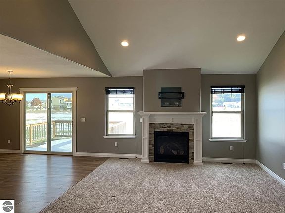 4th image of 1430 Saffron Cir