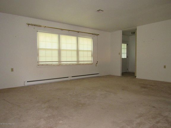 2nd image of 805D Balmoral Ct #D