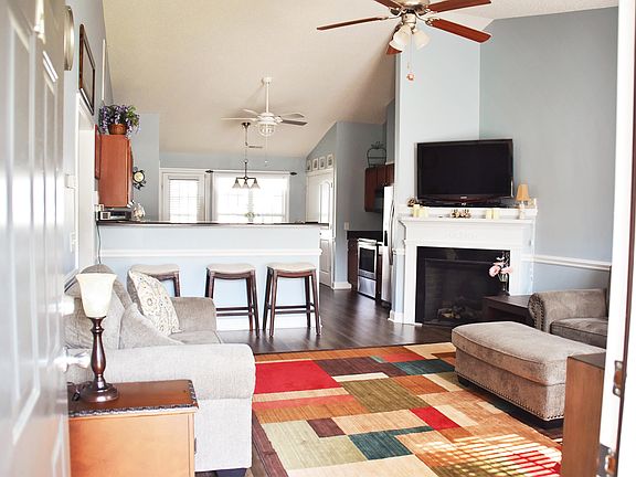 4th image of 2537 Saddleback Drive #A