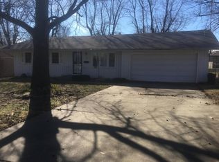 3145 S Pinehurst Ave, Springfield, MO 65807