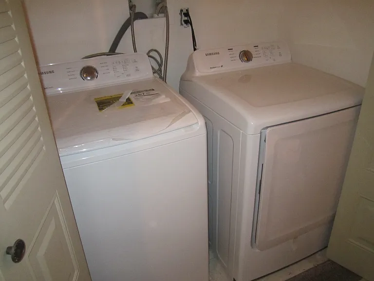 92 Versailles Ct — Photo 14