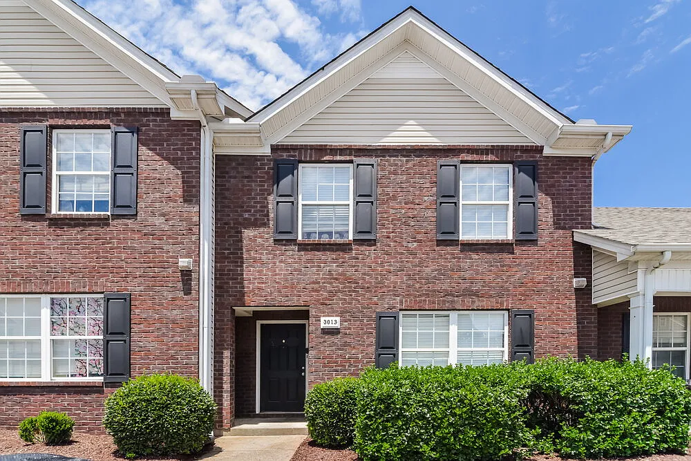 3 bed, 2.5 bath, 1356 sqft, $1,840 — Photo 1