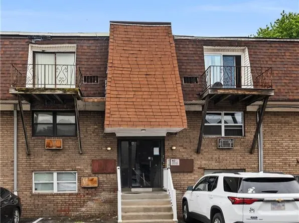 27 Gillen Ave APT 208A, North Providence, RI 02904