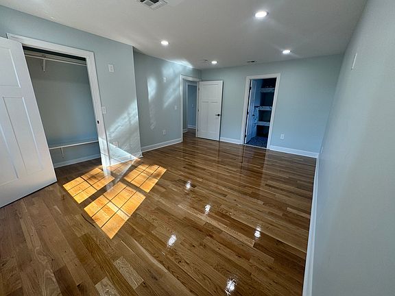 3rd image of 73 Welland Ave Floor 2