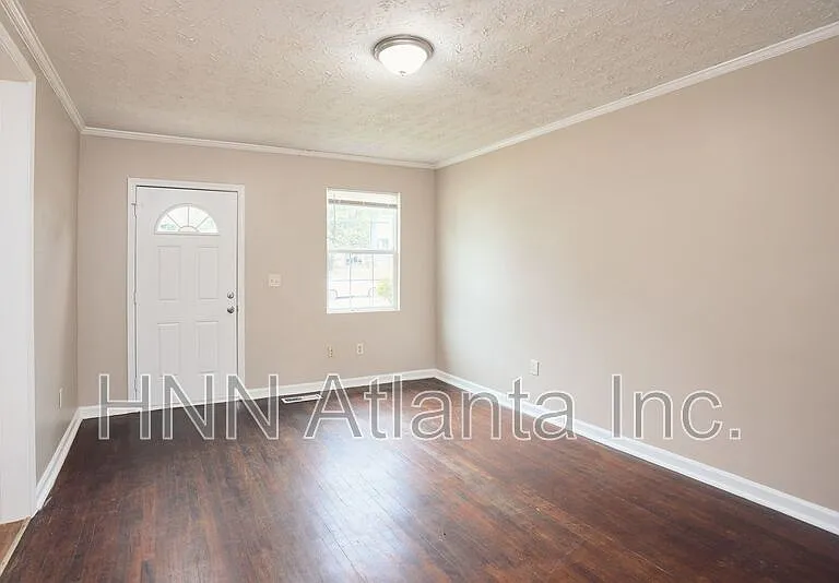 162 Hedges St SE — Photo 5