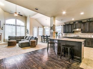 812 Oglethorpe Ln, Aubrey, TX 76227