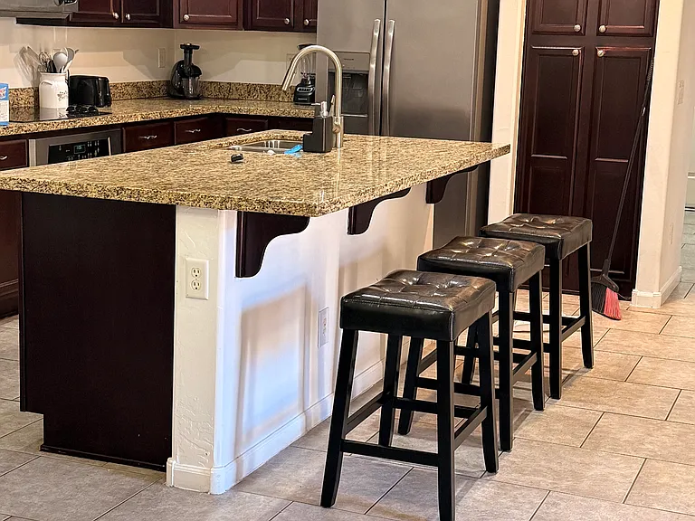 15257 W Old Oak Ln — Photo 4