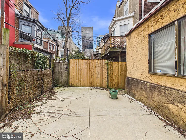 143 N 21st St #1R — Photo 11