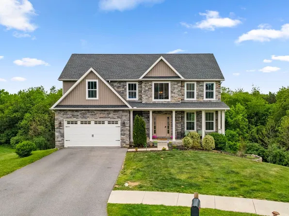 1584 Bunker Ct, Chambersburg, PA 17202