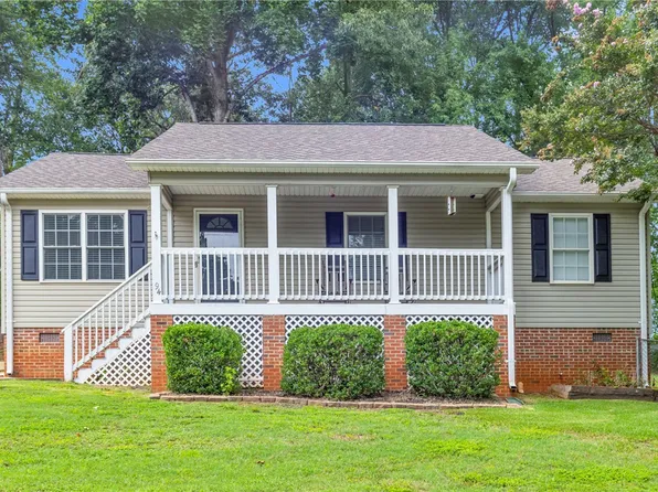 94 Lakeshore Dr, Easley, SC 29642