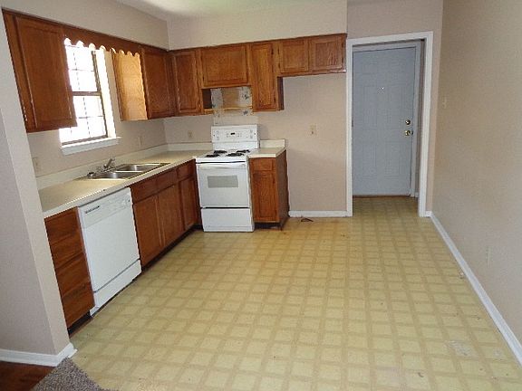 4th image of 2409 Paul Revere St
