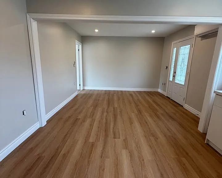 14 Rainswood Ct N #MAIN FLOOR — Photo 2