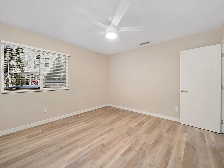 5220 Traffic Way — Photo 13