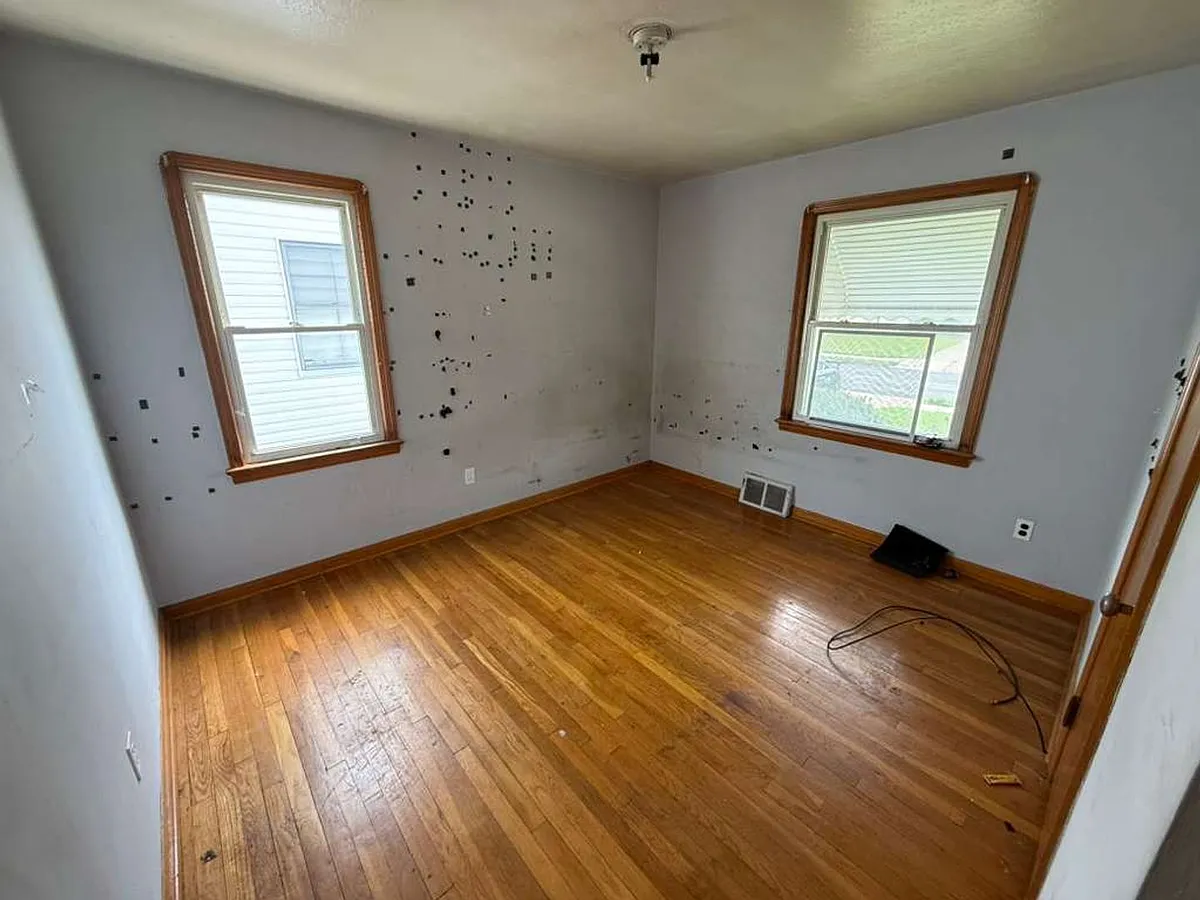 Building Photo - 16011 Maplewood Ave