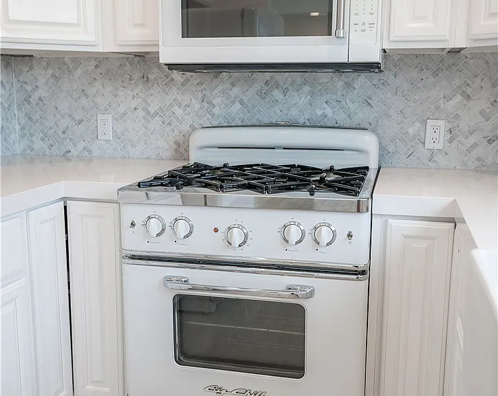 577 S Ramona Ave #E — Photo 14