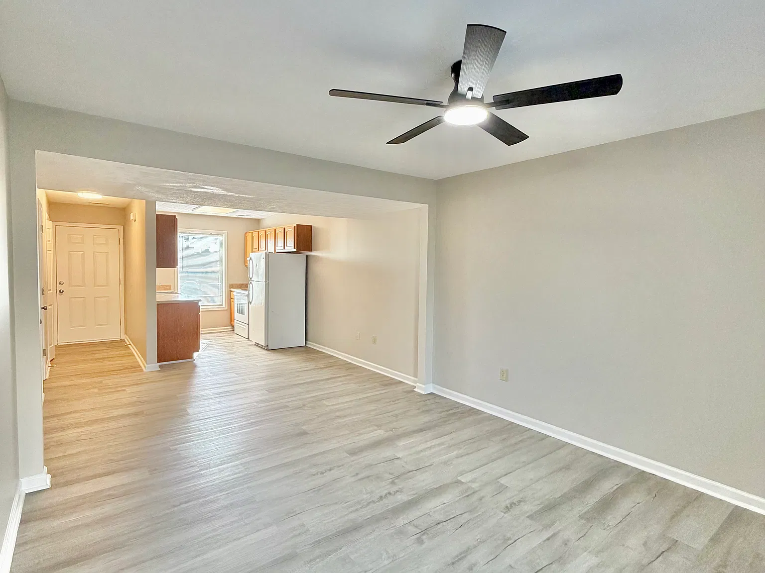 2 bed, 1056 sqft, $1,195 — Photo 3