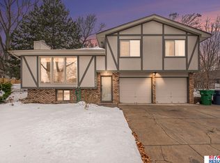 1820 Bristol St, Papillion, NE 68046