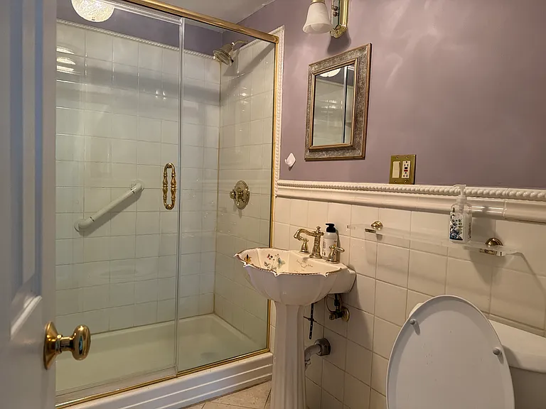 1st Fl Bathroom