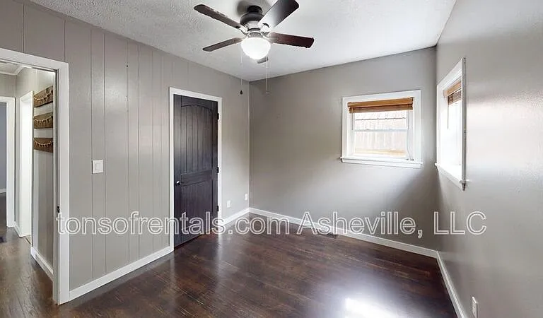423 Crest Rd — Photo 22