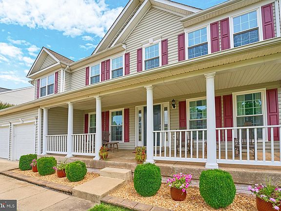 3rd image of 8879 Tenbury Ct