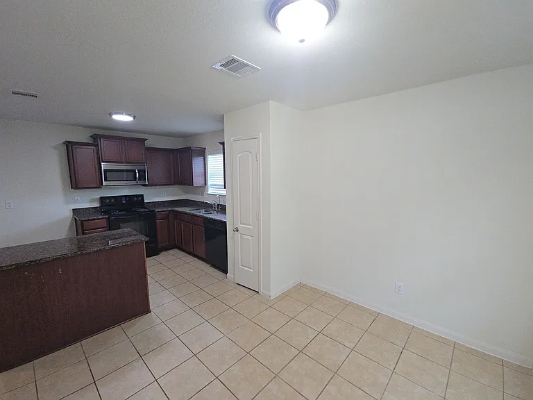 2303 Golden Brandy Ln — Photo 7