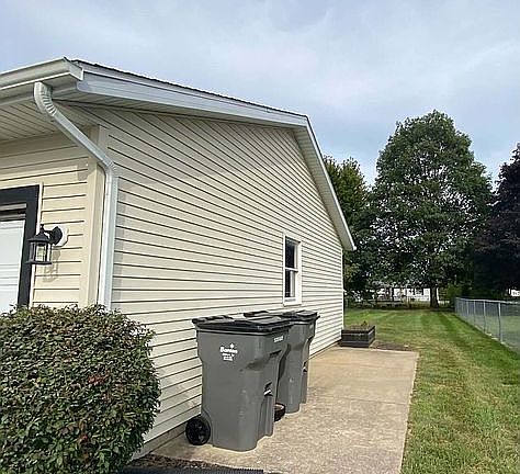 2nd image of 604 Fieldstone Ln