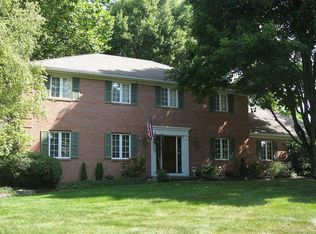 2594 Sandover Rd, Columbus, OH 43220