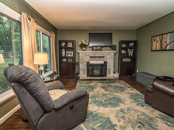 3rd image of 129 Scotts Dr