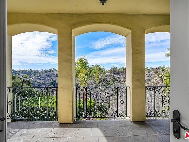 3110 Benedict Canyon Dr — Photo 12