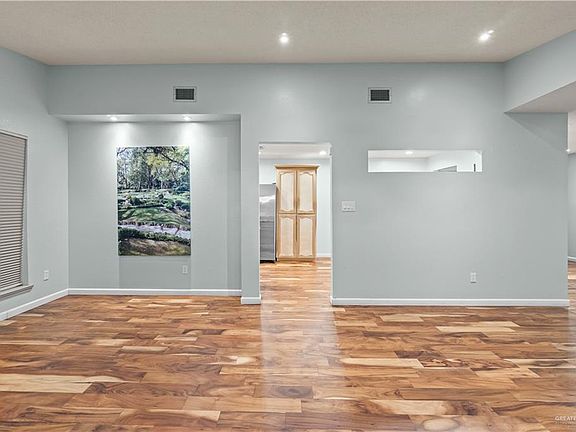 4th image of 1201 Zinnia Ave