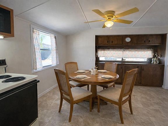 5th image of 6 Red Quill Cir