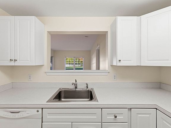 5th image of 110 Dillingham Ave Unit 102