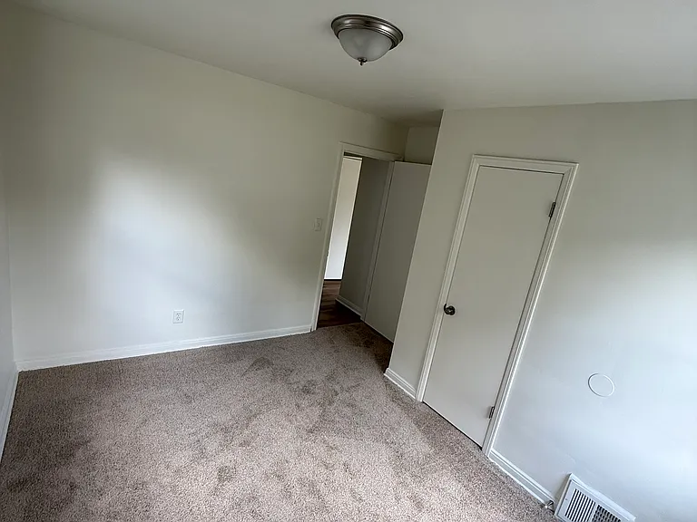 259 S Hague Ave — Photo 4