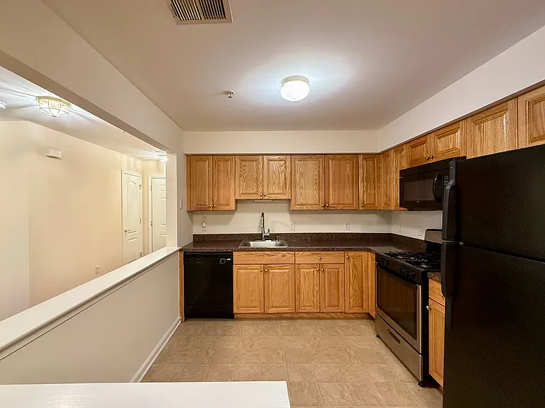 1315 Fernwood Ct — Photo 2