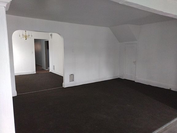 4th image of 115 Clarence Ave