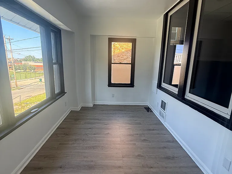 565 Prospect Pl — Photo 3