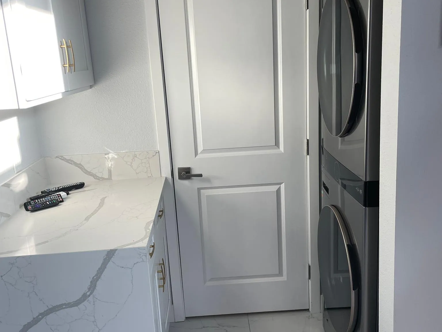 1 bed, 450 sqft, $2,100 — Photo 3