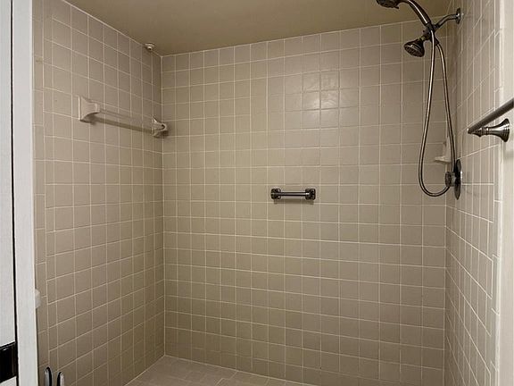 5th image of 9245 Flynn Cir