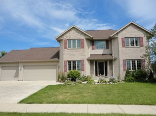 926 Shamrock Ln, Watertown, WI 53094