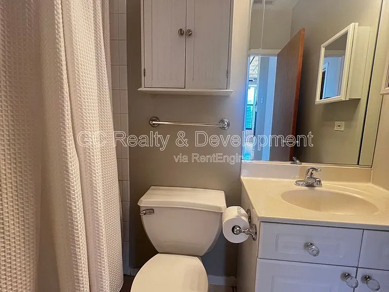 1221 N Dearborn St #P9N — Photo 13