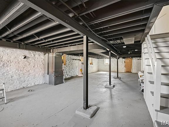4th image of 816 McLaran Ave